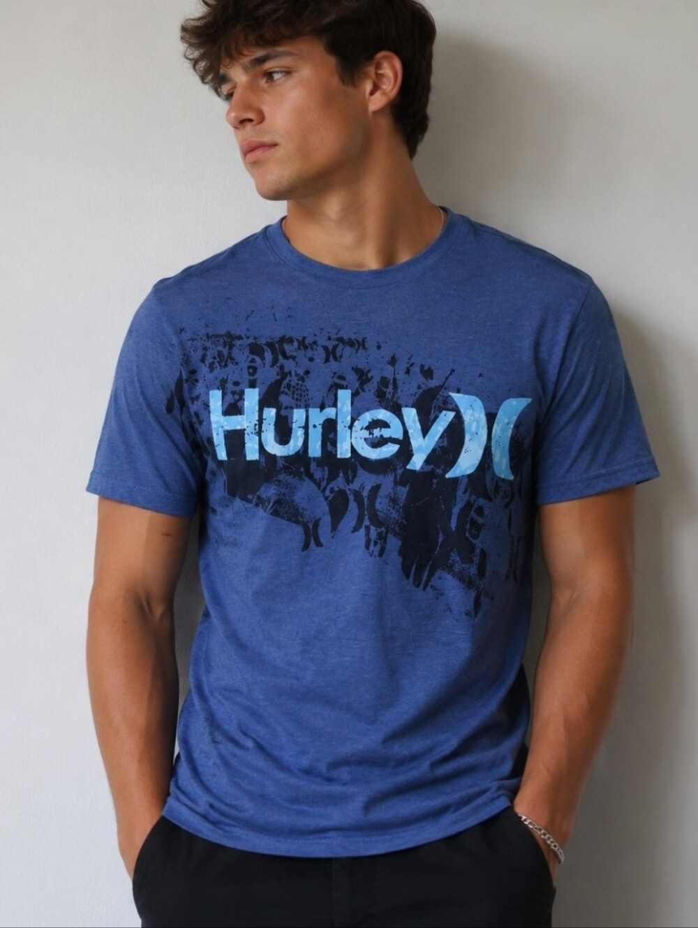 Hurley blue and white graphic t-shirt size M